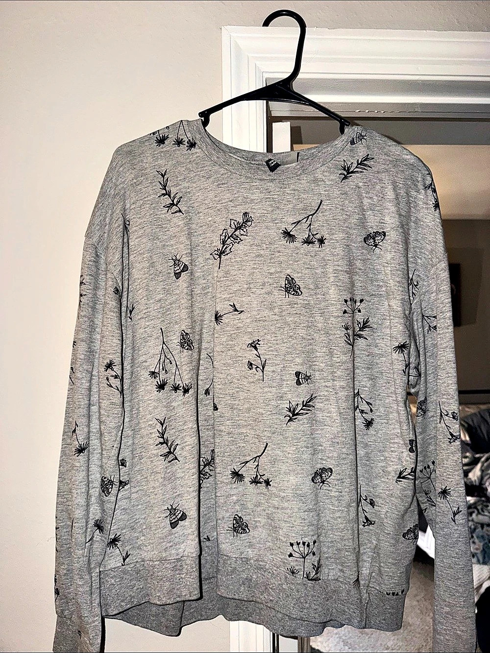 H&M Floral Long Sleeve Top in Gray Size Large